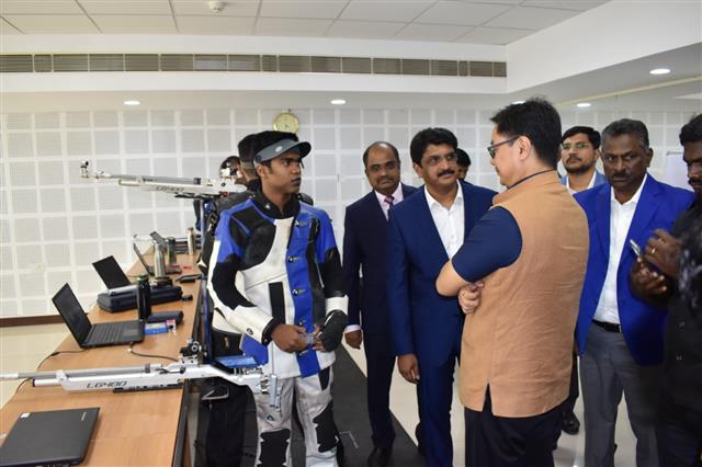 Shri. Kiren Rijiju, Union Minister of State (I/C) for Youth affairs & Sports  visiting the various sports facilities available in the Sri Ramachandra Institute of Higher Education and Research, Chennai, today (October 29, 2019)