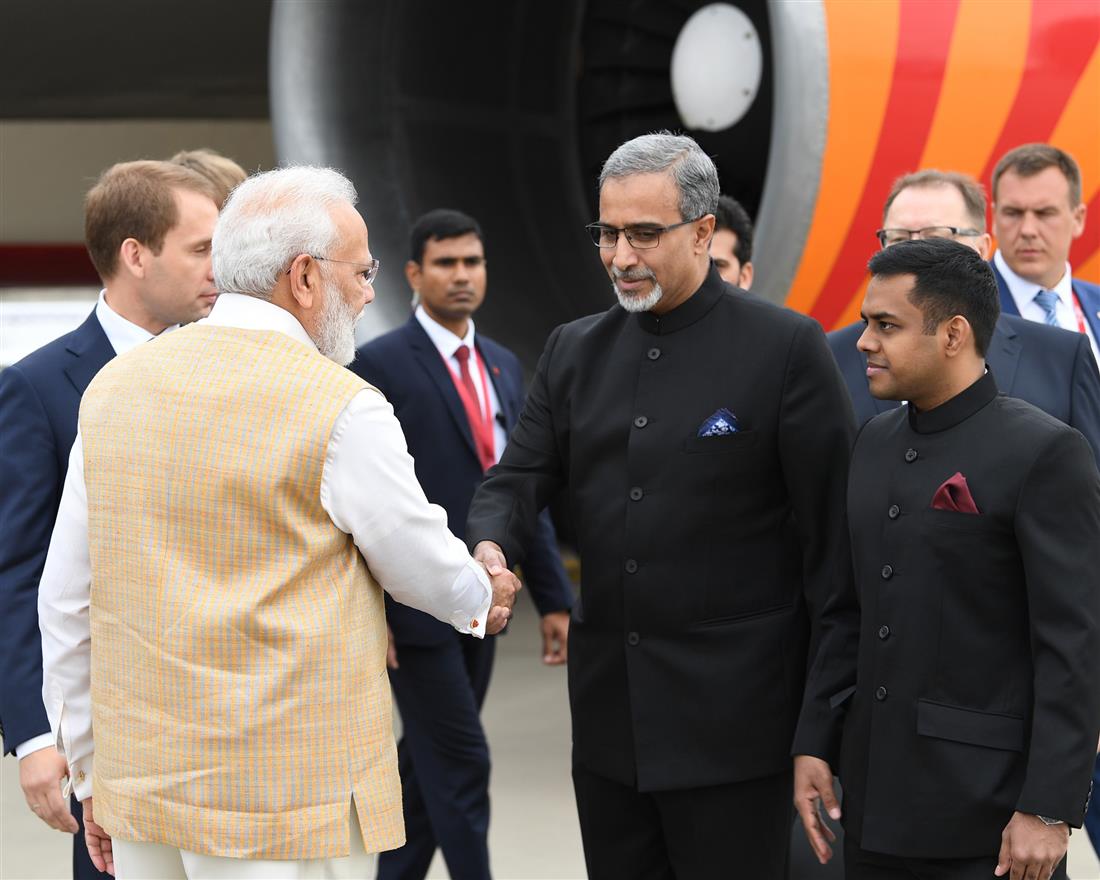 The Prime Minister, Shri Narendra Modi being welcomed on his arrival, at Vladivostok Airport, in Russia on September 04, 2019.