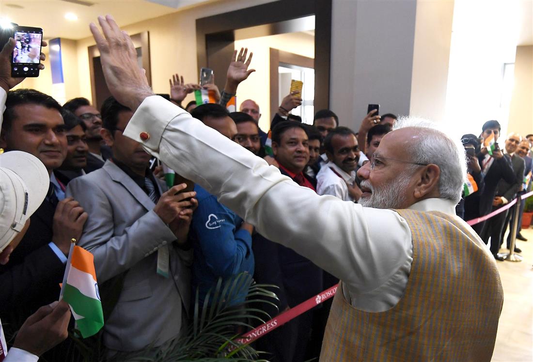 The Prime Minister, Shri Narendra Modi being welcomed by the Indian Community on his arrival, at Vladivostok, in Russia on September 04, 2019.