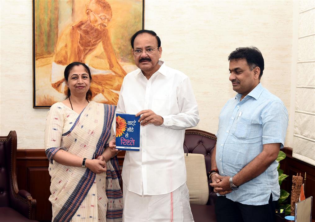 The Vice President, Shri M. Venkaiah Naidu receiving a Book titled “Khatte Meethe Se Risthe” authored by Smt. Garima Sanjay, in New Delhi on July 16, 2019. 