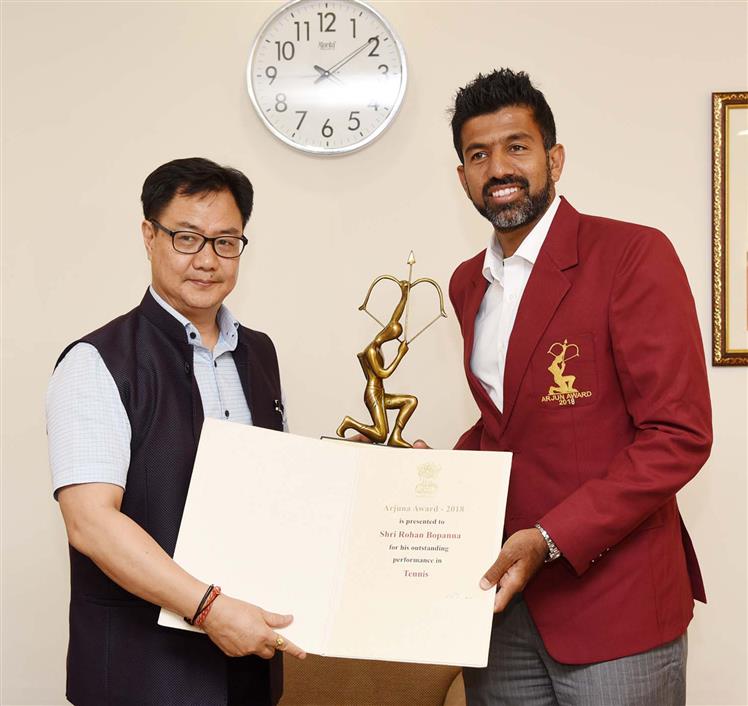 The Minister of State for Youth Affairs & Sports (Independent Charge) and Minority Affairs, Shri Kiren Rijiju conferring the Arjun Award to Shri Rohan Bopanna (Tennis), in New Delhi on July 16, 2019.