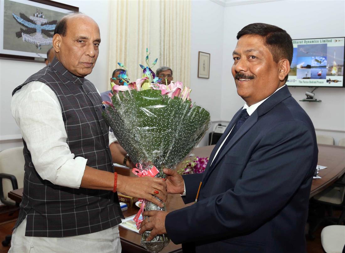 The CMD of Bharat Dynamics Limited, Commodore Siddharth Mishra (Retd.), calling on the Union Minister for Defence, Shri Rajnath Singh, in New Delhi on July 17, 2019.