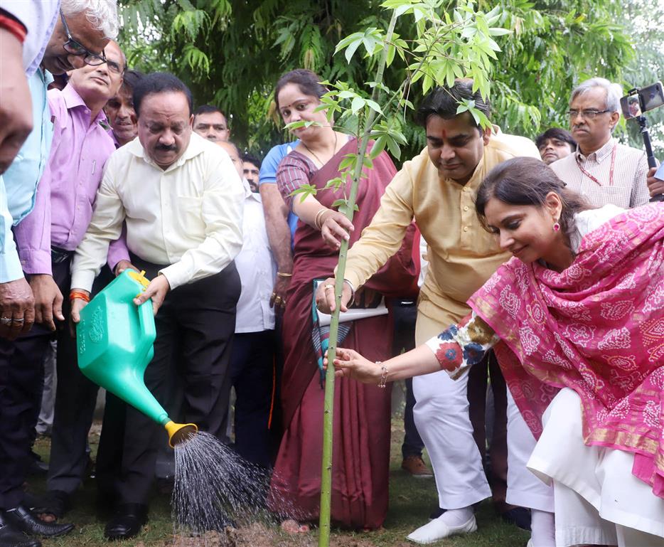The Union Minister for Health & Family Welfare, Science & Technology and Earth Sciences, Dr. Harsh Vardhan planting a sapling at SFS colony, Hauz Khas, during the special ‘Jan Jagrukta Abhiyaan’ for community mobilisation and prevention of Vector Borne Diseases like malaria, dengue and chikungunya, in New Delhi on July 17, 2019.