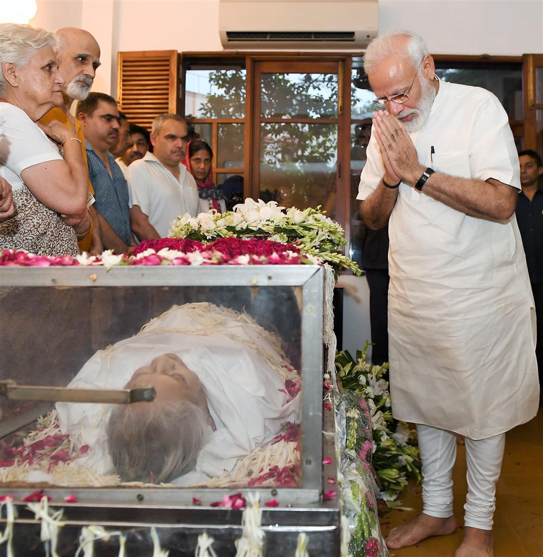 The Prime Minister, Shri Narendra Modi pays tribute to the former Chief Minister of Delhi, Smt. Sheila Dikshit, in New Delhi on July 20, 2019. 