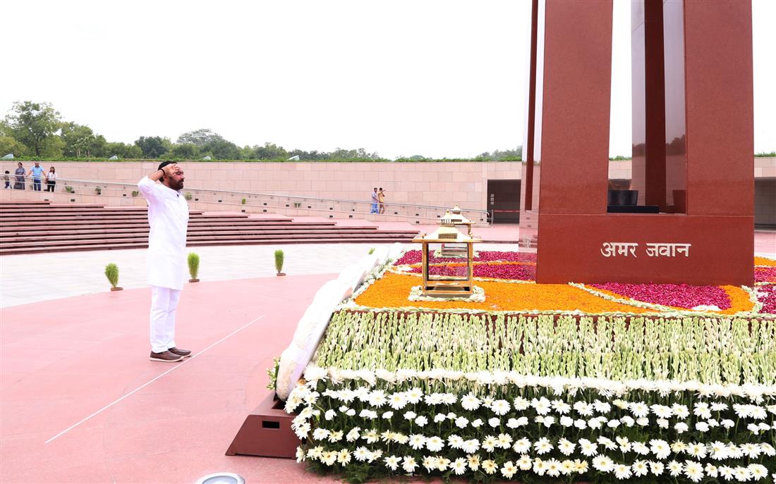 The Minister of State for Home Affairs, Shri G. Kishan Reddy paying homage to martyrs, on the occasion of the 20th anniversary of Kargil Vijay Diwas, at the National War Memorial, in New Delhi on July 26, 2019.