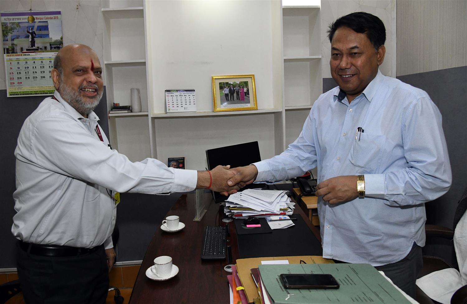 SHRI L R VISHWANATH , DIRECTOR GENERAL, MINISTRY OF INFORMATION &  BROADCASTING    CALLS ON SHRI K H RAGHUMANI SINGH, IAS, COMMISSIONER,INFORMATION & PUBLIC RELATION GOVERNMENT OF MANIPUR AT HIS OFFICE CHAMBER ON 13TH SEPTEMBER 2019.