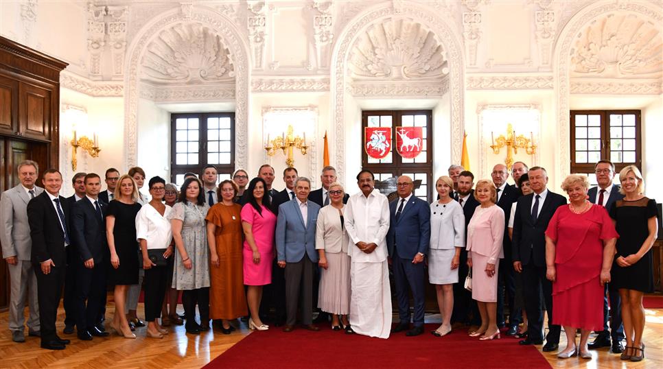 The Vice President, Shri M. Venkaiah Naidu with the Mayor of Kaunas City, Mr. Visvaldas Matijosaitis and the members of the Indian delegation, at the Kaunas Town Hall, in Kaunas, Lithuania on August 18, 2019.