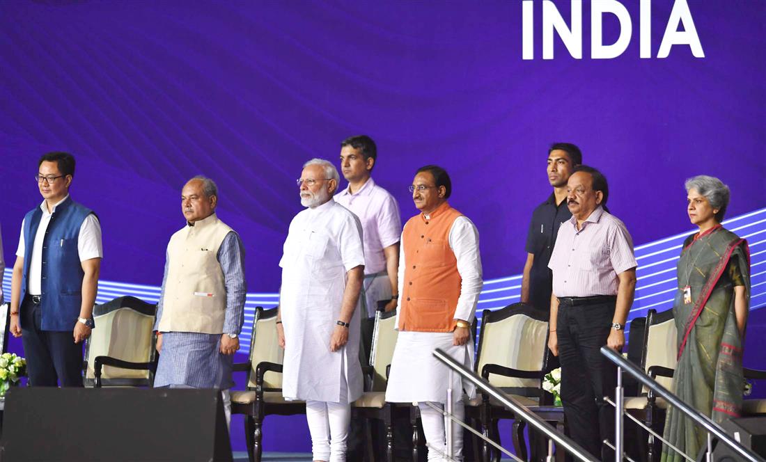 The Prime Minister, Shri Narendra Modi at the launch of the ‘Fit India Movement’, on the occasion of the National Sports Day, at the Indira Gandhi Indoor stadium, in New Delhi on August 29, 2019. The Union Minister for Agriculture & Farmers Welfare, Rural Development and Panchayati Raj, Shri Narendra Singh Tomar, the Union Minister for Human Resource Development, Dr. Ramesh Pokhriyal ‘Nishank’, the Union Minister for Health & Family Welfare, Science & Technology and Earth Sciences, Dr. Harsh Vardhan, the Minister of State for Youth Affairs & Sports (Independent Charge) and Minority Affairs, Shri Kiren Rijiju and the Secretary, Department of Youth Affairs, Smt. Upma Chawdhry are also seen. 
