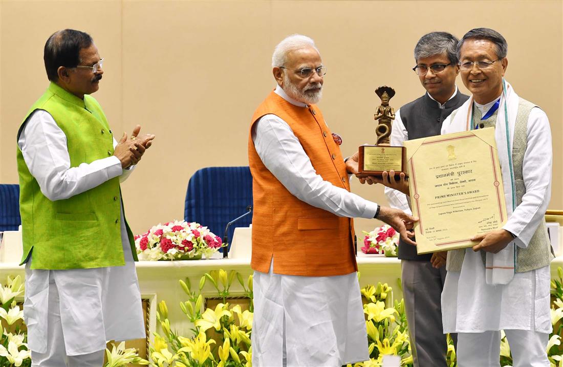 The Prime Minister, Shri Narendra Modi presenting Yoga awards to the winners of the Prime Minister’s Award for Outstanding Contribution for Promotion and Development of Yoga, at a function, in New Delhi on August 30, 2019. The Minister of State for AYUSH (Independent Charge) and Defence, Shri Shripad Yesso Naik, the Secretary, Ministry of AYUSH, Shri Vaidya Rajesh Kotecha are also seen. 