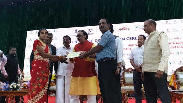 Dr. Mahendra Nath Pandey awarding Recognition of Prior Learning (RPL) certificates to people from the leather and leather products industry in Chennai Today. Also announced nation-wide dignity of labour campaign "Mochi Swabhimaan Initiative" supporting the cobbler community in India, supported by CSR funds of Corporate India and efforts of GoI.