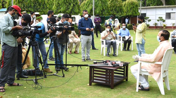 The Union Minister for Environment, Forest & Climate Change, Information & Broadcasting and Heavy Industries and Public Enterprise, Shri Prakash Javadekar addressing the media after handing over the appreciation letters to the Corona Warriors, during the nationwide lockdown to curb the spread of COVID-19, at his residence, in New Delhi on April 23, 2020.