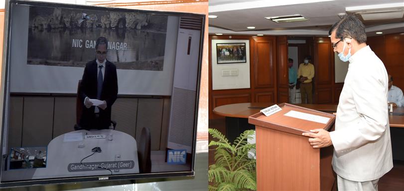 The Central Vigilance Commissioner Shri Sanjay Kothari administering the oath of office as Vigilance Commissioner to Shri Suresh N. Patel, on video link, at a swearing in ceremony, in New Delhi on April 29, 2020.