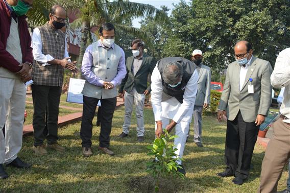 Shri Prahlad Singh Patel, Union Minister of State (I/C) for Tourism and Culture planting a sapling in Science City in Kolkata on December 19, 2020