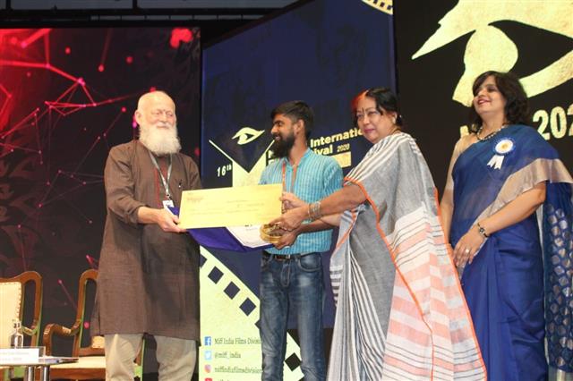 Director Anant Dass Sahni receiving IDPA Award for Best Student Film, for his film Naked Wall, at 16th edition of Mumbai International Film Festival, in Mumbai, on February 3, 2020.