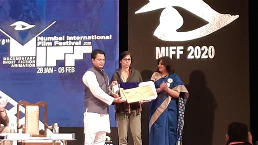 Director Putul Mahmood receiving the Silver Conch for Best Documentary film (below 60 minutes), for her film Atasi at the 16th edition of Mumbai International Film Festival, in Mumbai on Feb 3, 2020.