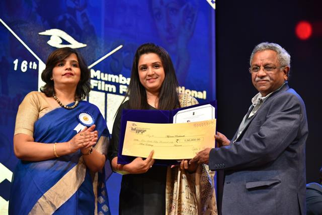 The award for Myriam Rachmuth, joint-winner of Best Editing Film, for the film Fiancees being received by Maitreyee Shirolkar, Culture & Public Diplomacy Officer in the Consulate General of Switzerland in Mumbai, at the 16th edition of Mumbai International Film Festival, in Mumbai on Feb 3, 2020