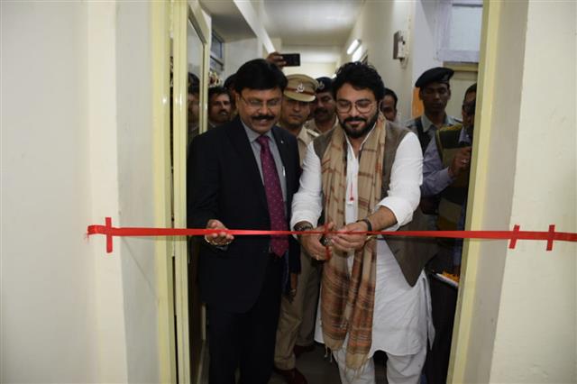 Shri Babul Supriyo, Union Minister of State for Environment, Forest & Climate Change, inaugurated Retiring Rooms, Digital Train Reservation Chart, Battery Operated Car and Restaurant on Wheels (WOW BHOJAN and CHAI CHUN) at Asansol Railway Station on February 26, 2020.