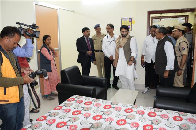 Shri Babul Supriyo, Union Minister of State for Environment, Forest & Climate Change, inaugurated Retiring Rooms, Digital Train Reservation Chart, Battery Operated Car and Restaurant on Wheels (WOW BHOJAN and CHAI CHUN) at Asansol Railway Station on February 26, 2020.