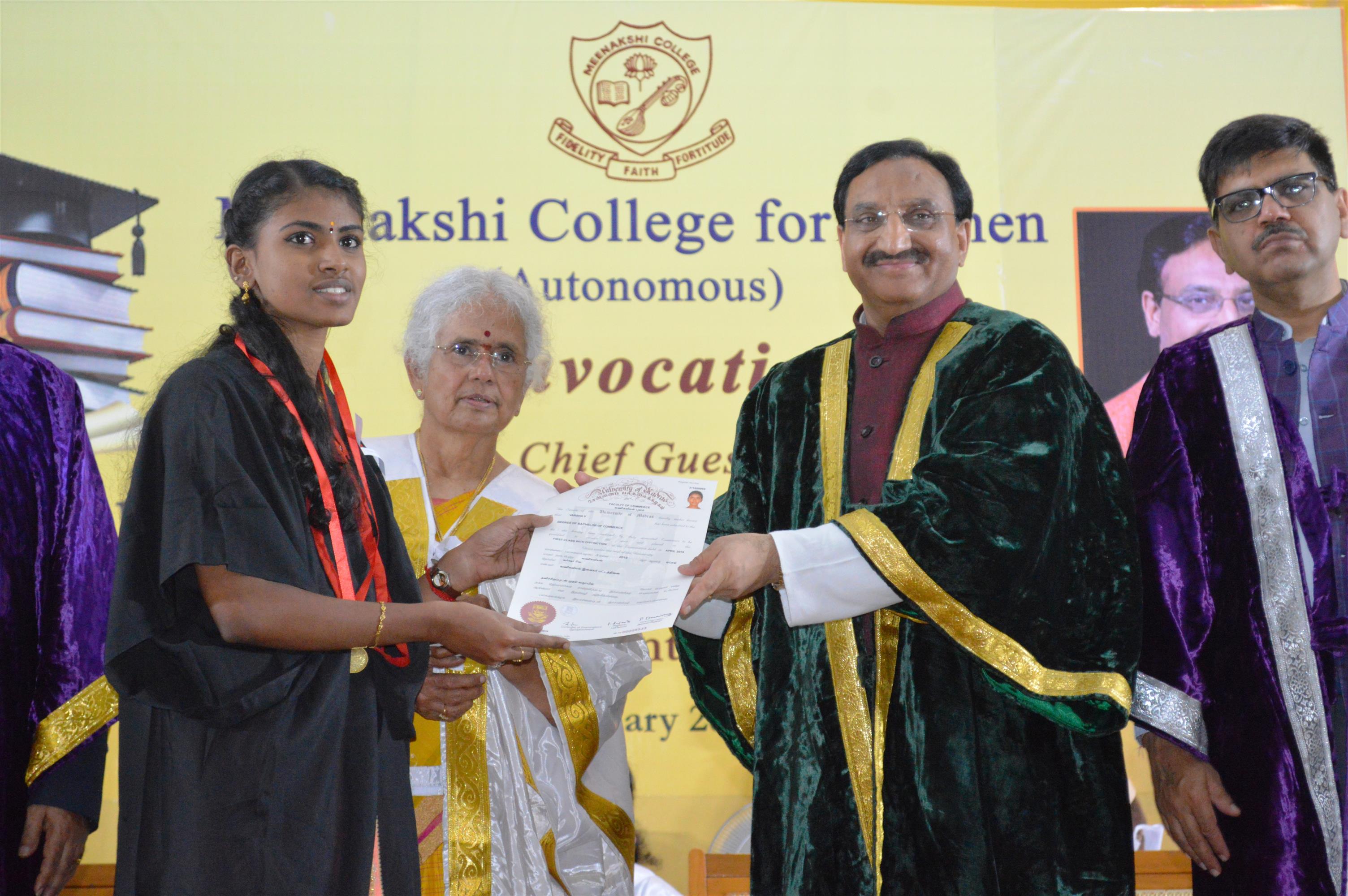 Union HRD Minister Shri Ramesh Pokhriyal 'Nishank' awarding the meritorious students at the 42nd Convocation of Meenakshi College for Women, Chennai 