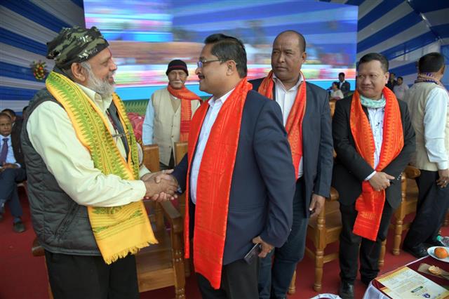 Shri L R Vishwanath, Director General, Ministry of Information & Broadcasting North East Zone seen with the delegation of Nepal Bangaldesh,Tripura and West Bengal at   the 59th Annual Conference of Bodo Sahitya Sabha at Khoirabari under Udalguri District of Assam on 21st January 2020.
