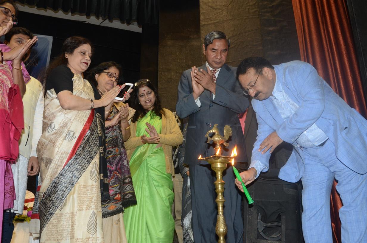 Mohammad Mohiuddin, Chief of Field Office, UNICEF inaugurated the programme of ‘National Girl’s Child Day’-Beti Bachao Beti Pardhaoa, organized by Nehru Yuva Kendra Sangathan of Ministry of Youth Affairs and Sports, Government of India by lightening the lamp at Birendra Mancha, Kolkata. 24th January, 2020.