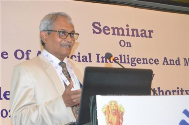 Shri Tushar Kanti Paul, Advisor, DoT, Department of Telecom as a Guest of Honour during a seminar ‘Emergence of Artificial Intelligence and Machine Learning’ in Kolkata