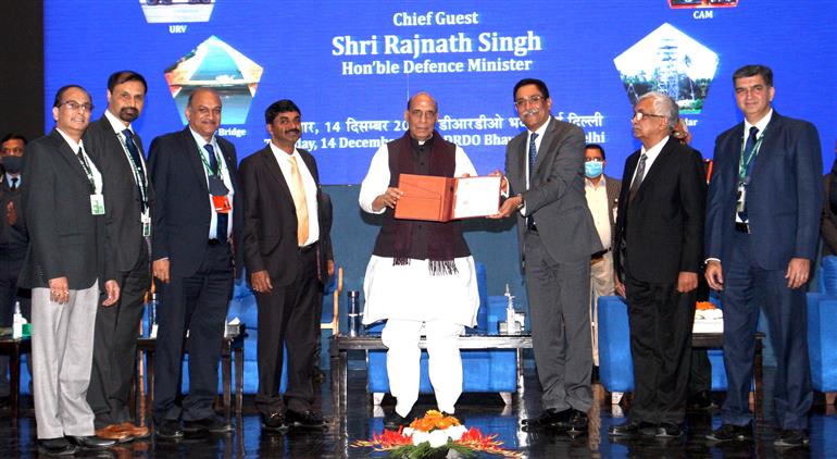 The Union Minister for Defence, Shri Rajnath Singh handing over the Defence Research and Development Organisation developed products to Armed Forces and other security agencies at an event, in New Delhi on December 14, 2021.
	The Secretary, Department of Defence R&D and Chairman, DRDO, Dr. G. Satheesh Reddy and other dignitaries are also seen.
