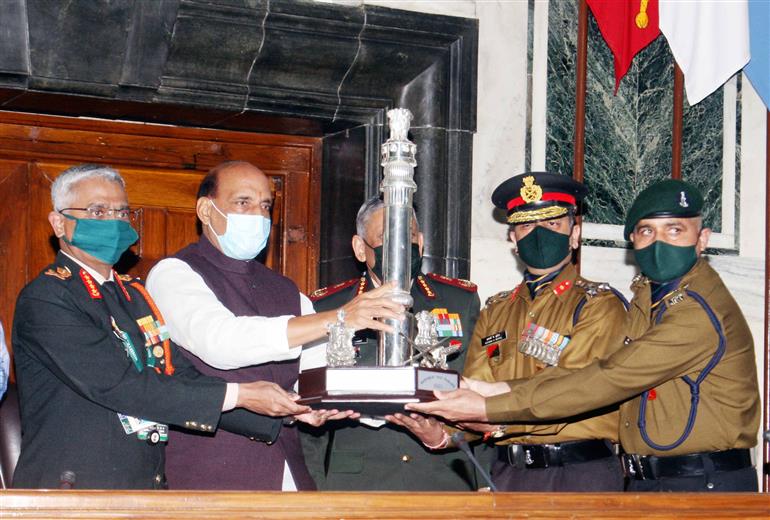 The Union Minister for Defence, Shri Rajnath Singh presenting the best marching contingent trophy among the Tri-Services of Republic Day Parade 2021 to Brigadier Adarsh K. Butail and  Subedar Major (Honorary Captain) Virendra of Jat Regimental Centre, in New Delhi on February 15, 2021.
The Chief of the Army Staff, General Manoj Mukund Naravane is also seen.
