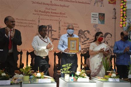 Sri P. K. Bisoi, Secretary of Department of Posts today released the Golden replica of Jai Hind Stamp at Jai Hind PEX 2021 in Kolkata GPO.