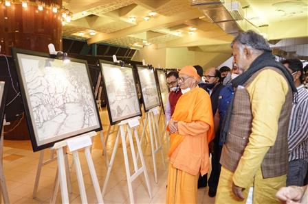 Union Minister of State for Culture and Tourism (I/C), Shri Prahlad Singh Patel at the Exhibition of line drawings by eminent artist Rathin Mitra- “From Narendranath to Vivekananda: A Pilgrim’s Progress”, jointly organized to mark the Swami Vivekananda’s 158th birth anniversary by Eastern Zonal Cultural Centre, Union Ministry of Culture and The Ramakrishna Mission Institute of Culture, Kolkata here at Science City Kolkata on January, 11, 2021.