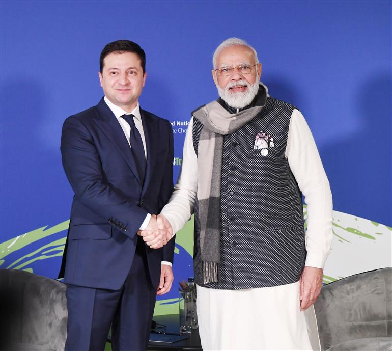 प्रधानमंत्री श्री नरेन्द्र मोदी 02 नवंबर, 2021 को ग्लासगो, स्कॉटलैंड में यूक्रेन के राष्ट्रपति श्री वोलोदिमिर जेलेंस्की से मुलाकात करते हुए।:Prime Minister