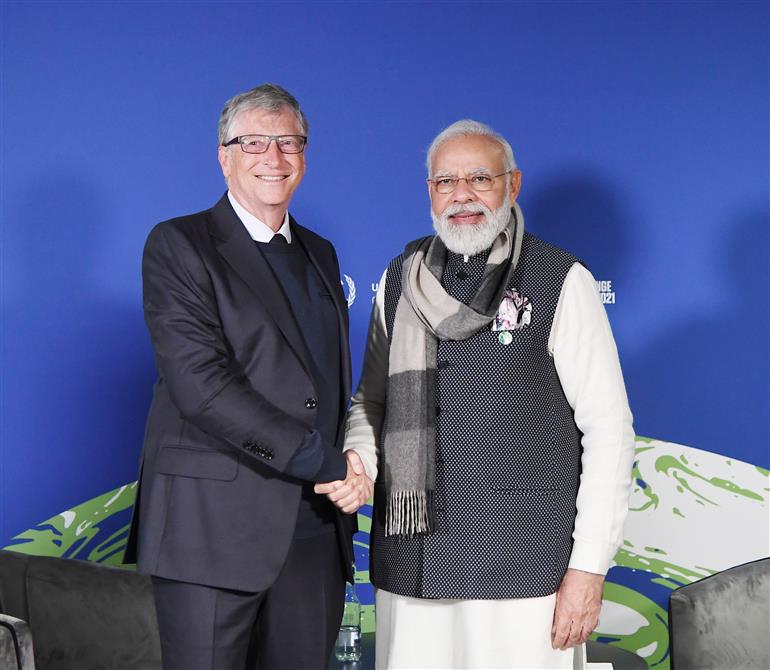 प्रधानमंत्री श्री नरेन्द्र मोदी 02 नवंबर, 2021 को स्कॉटलैंड के ग्लासगो में श्री बिल गेट्स से मुलाकात करते हुए।:Prime Minister
