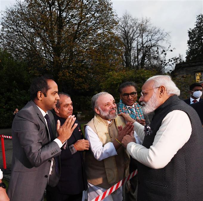 प्रधानमंत्री श्री नरेन्द्र मोदी 02 नवंबर, 2021 को स्कॉटलैंड में भारतीय समुदाय के साथ बातचीत करते हुए।:Prime Minister