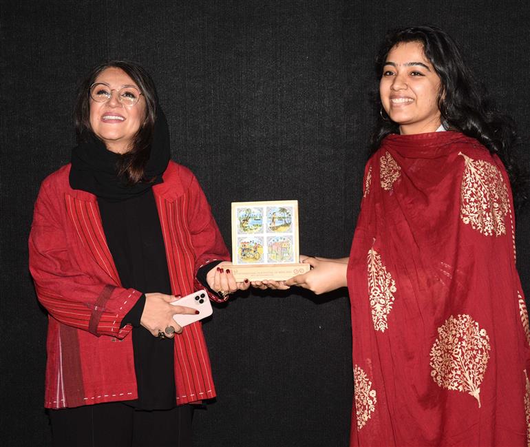 Iranian actress, Setareh Eskandari of the film ‘Sun of that Moon’ being felicitated, during the 52nd International Film Festival of India (IFFI-2021), in Panaji, Goa on November 24, 2021.
