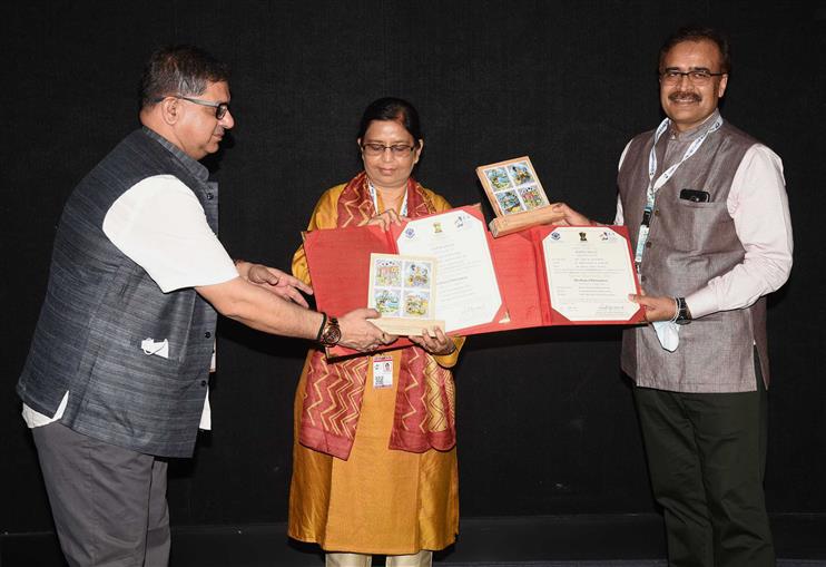 Director,  Deepika Kothari and Director & Producer Ramji Om of the non-feature film ‘Bharat, Prakriti ka Balak’ being felicitated, during the 52nd International Film Festival of India (IFFI-2021), in Panaji, Goa on November 25, 2021.