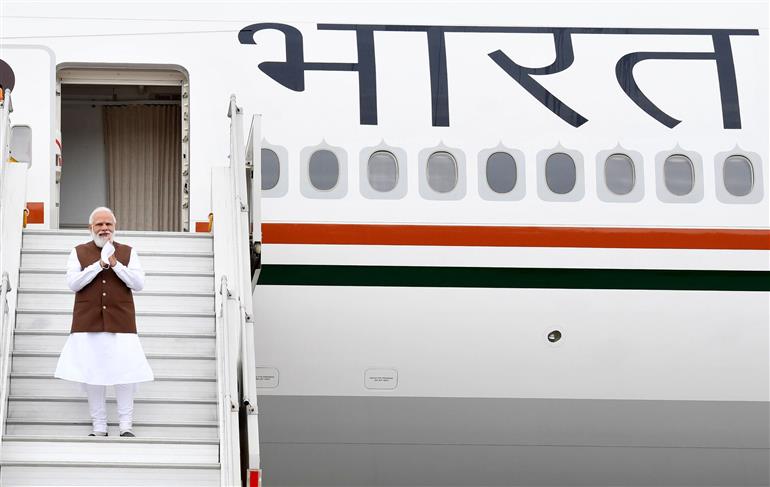 प्रधानमंत्री श्री नरेन्द्र मोदी 22 सितंबर, 2021 को नई दिल्ली से अमेरिका के लिए रवाना होते हुए।:Prime Minister
