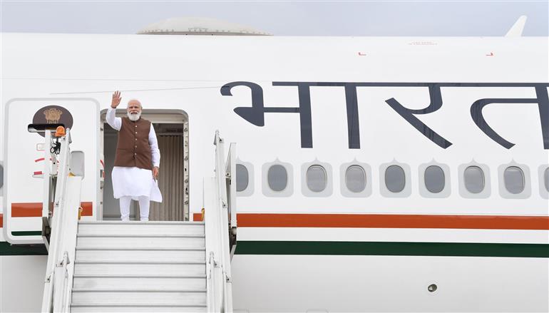 प्रधानमंत्री श्री नरेन्द्र मोदी 22 सितंबर, 2021 को नई दिल्ली से अमेरिका के लिए रवाना होते हुए।:Prime Minister