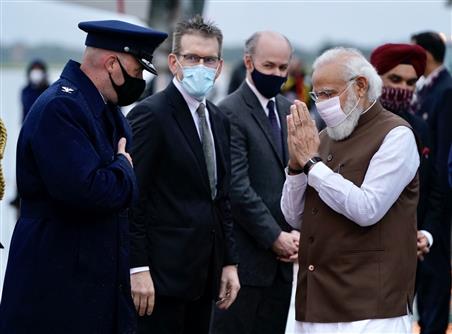 प्रधानमंत्री श्री नरेन्‍द्र मोदी के 22 सितंबर, 2021 को वाशिंगटन डीसी पहुंचने पर गणमान्य लोगों द्वारा उनका स्वागत किया गया।:Prime Minister