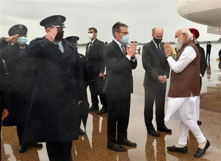 प्रधानमंत्री श्री नरेन्‍द्र मोदी के 22 सितंबर, 2021 को वाशिंगटन डीसी पहुंचने पर गणमान्य लोगों द्वारा उनका स्वागत किया गया।:Prime Minister