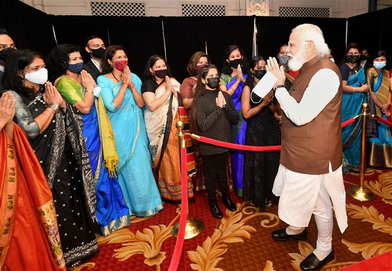 प्रधानमंत्री श्री नरेन्‍द्र मोदी के 22 सितंबर, 2021 को वाशिंगटन डीसी पहुंचने पर भारतीय समुदाय द्वारा उनका स्वागत किया गया।:Prime Minister