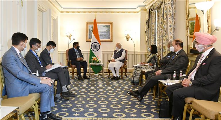 प्रधानमंत्री श्री नरेन्द्र मोदी 23 सितंबर, 2021 को वाशिंगटन डीसी, अमेरिका में जनरल एटॉमिक्स ग्लोबल कॉर्पोरेशन के मुख्य कार्यकारी श्री विवेक लाल से मुलाकात करते हुए।:Prime Minister