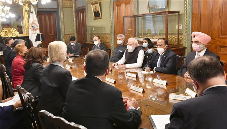 प्रधानमंत्री श्री नरेन्द्र मोदी ने 23 सितंबर, 2021 को वाशिंगटन डीसी, अमेरिका में संयुक्त राज्य अमेरिका की उपराष्ट्रपति सुश्री कमला हैरिस के साथ द्विपक्षीय बैठक की।:Prime Minister
