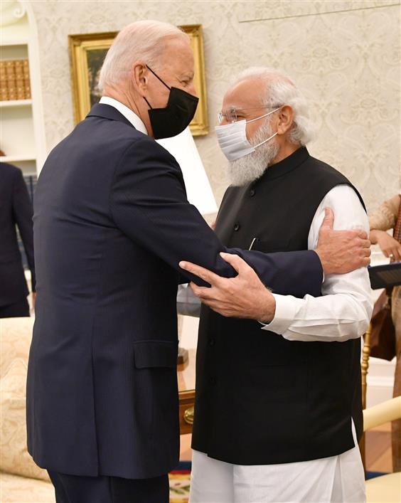 प्रधानमंत्री श्री नरेन्द्र मोदी ने 24 सितंबर, 2021 को व्हाइट हाउस, वाशिंगटन डीसी, अमेरिका में संयुक्त राज्य अमेरिका के राष्ट्रपति श्री जो बाइडेन के साथ द्विपक्षीय मुलाकात की।:Prime Minister