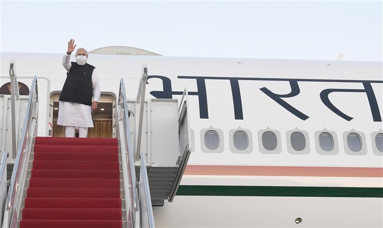 प्रधानमंत्री श्री नरेन्द्र मोदी 24 सितंबर, 2021 को वाशिंगटन डीसी, अमेरिका से न्यूयॉर्क के लिए रवाना होते हुए।:Prime Minister