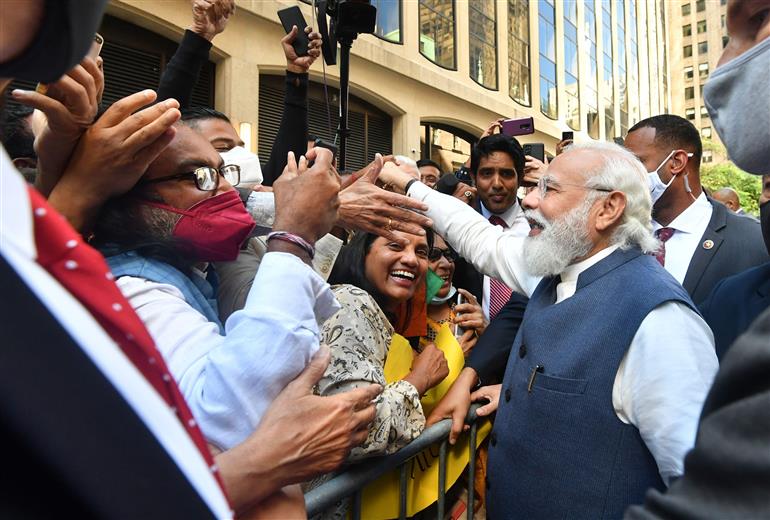 प्रधानमंत्री श्री नरेन्द्र मोदी का 25 सितंबर, 2021 को न्यूयॉर्क में भारतीय समुदाय द्वारा गर्मजोशी से स्वागत किया गया।:Prime Minister