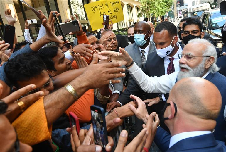 प्रधानमंत्री श्री नरेन्द्र मोदी का 25 सितंबर, 2021 को न्यूयॉर्क में भारतीय समुदाय द्वारा गर्मजोशी से स्वागत किया गया।:Prime Minister