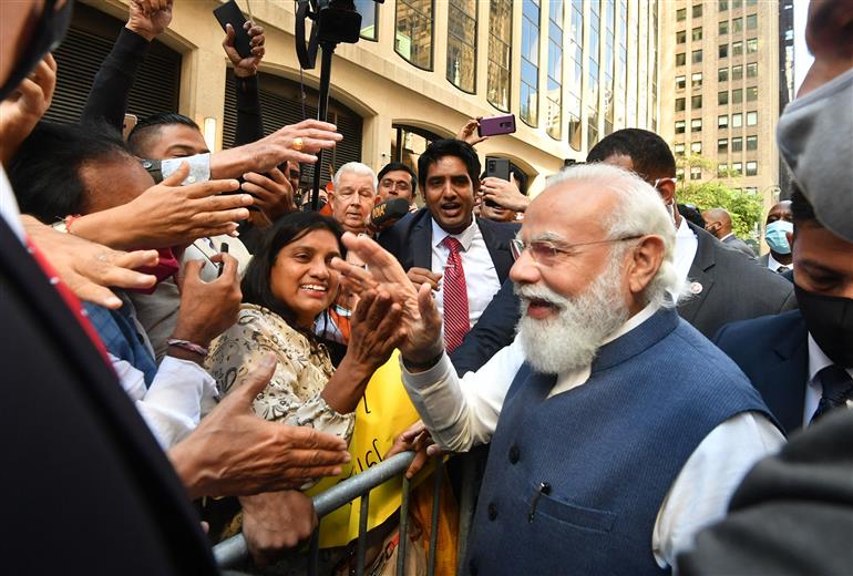 प्रधानमंत्री श्री नरेन्द्र मोदी का 25 सितंबर, 2021 को न्यूयॉर्क में भारतीय समुदाय द्वारा गर्मजोशी से स्वागत किया गया।:Prime Minister