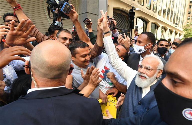 प्रधानमंत्री श्री नरेन्द्र मोदी का 25 सितंबर, 2021 को न्यूयॉर्क में भारतीय समुदाय द्वारा गर्मजोशी से स्वागत किया गया।:Prime Minister