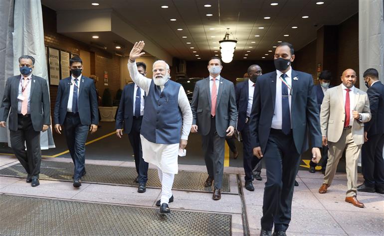प्रधानमंत्री श्री नरेन्द्र मोदी का 25 सितंबर, 2021 को न्यूयॉर्क में भारतीय समुदाय द्वारा गर्मजोशी से स्वागत किया गया।:Prime Minister