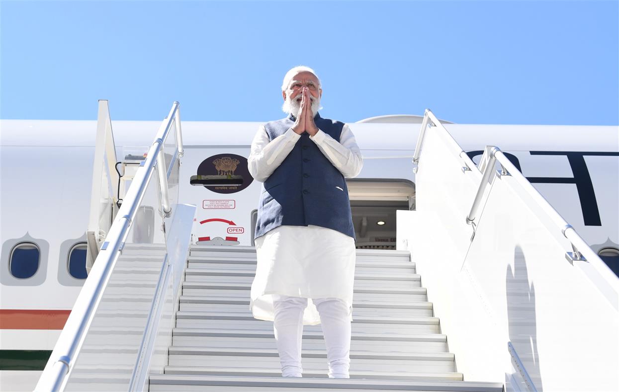 प्रधानमंत्री श्री नरेन्द्र मोदी 25 सितंबर, 2021 को अमेरिका की अपनी आधिकारिक यात्रा पूरी करने के बाद न्यूयॉर्क से दिल्ली के लिए रवाना होते हुए।:Prime Minister
